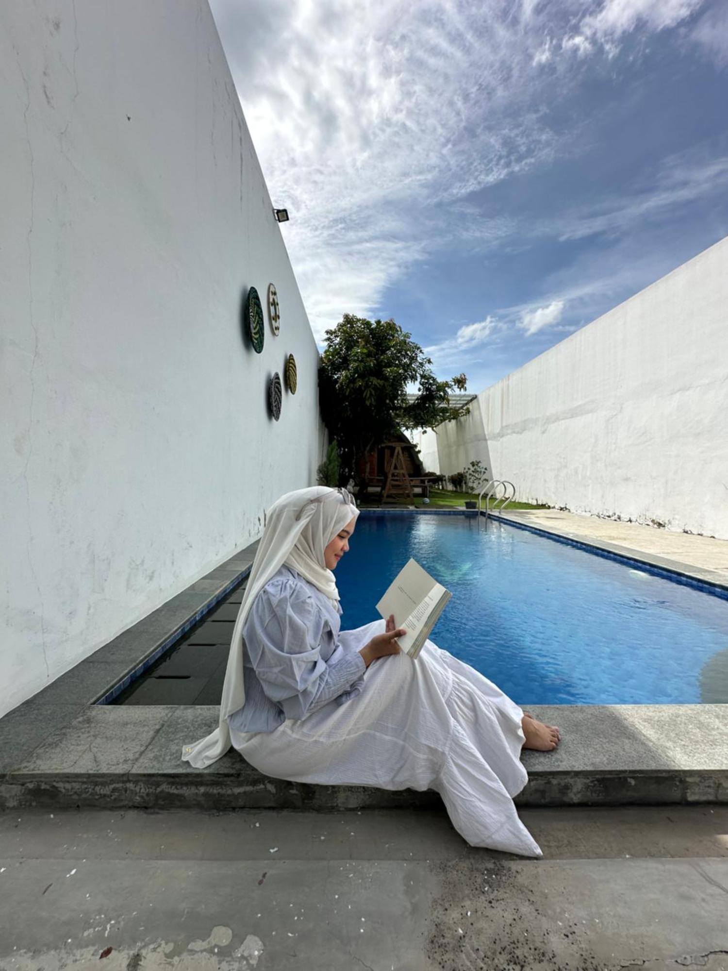 Villa Rumah Putih Jogja 日惹 外观 照片