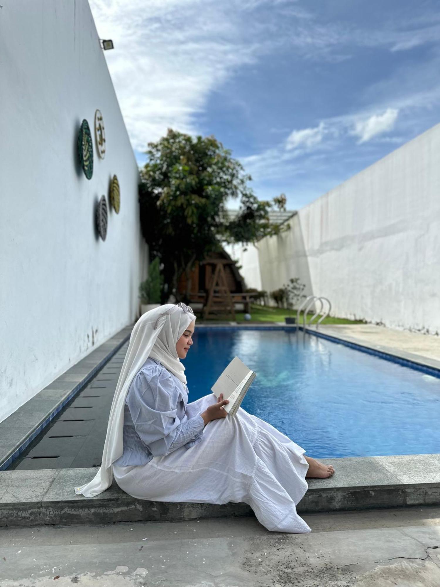 Villa Rumah Putih Jogja 日惹 外观 照片