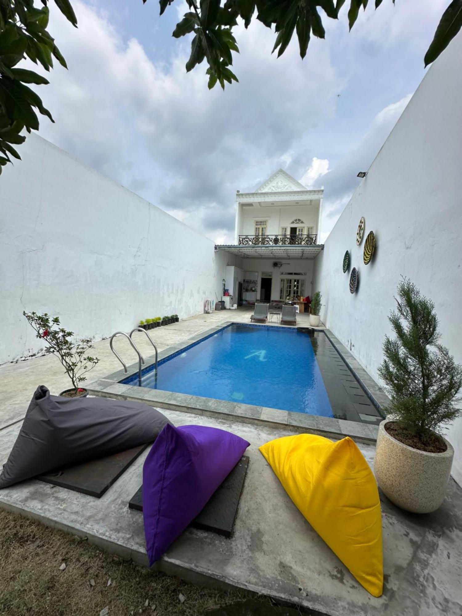 Villa Rumah Putih Jogja 日惹 外观 照片