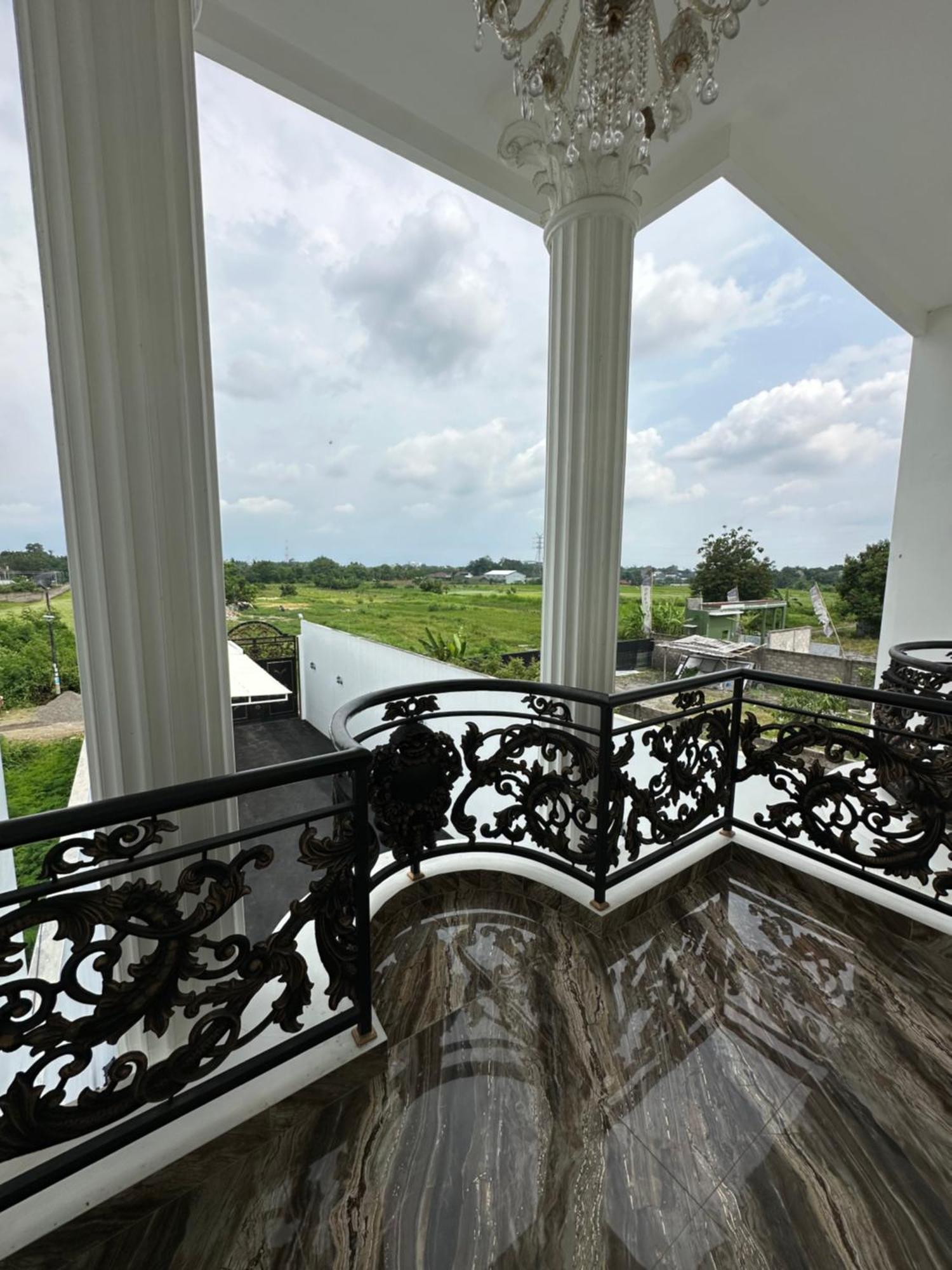 Villa Rumah Putih Jogja 日惹 外观 照片